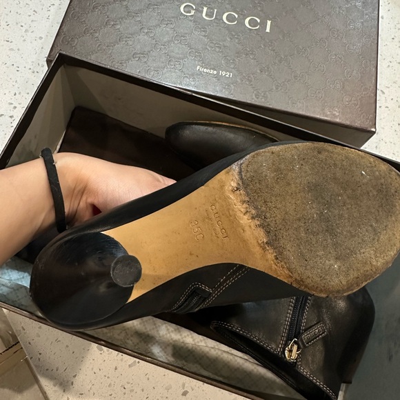 Vintage Gucci Black Leather Ankle Booties with Signature Logo - Picture 2 of 5